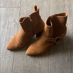 Brown suede Steven Madden booties